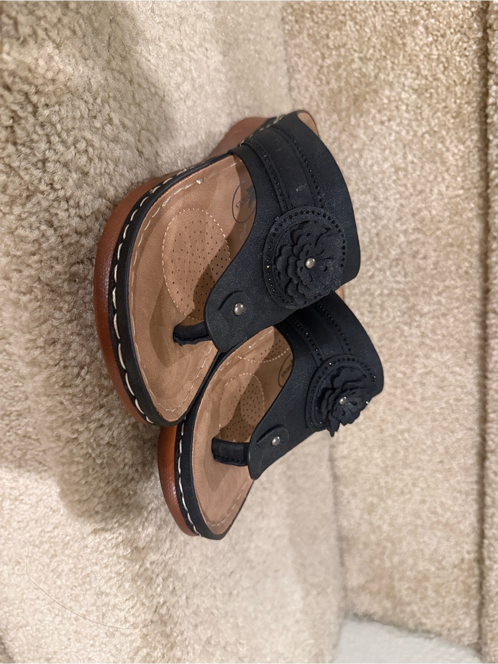 Women's Black Floral Toe-Thong Sandals with Cushioned Footbed